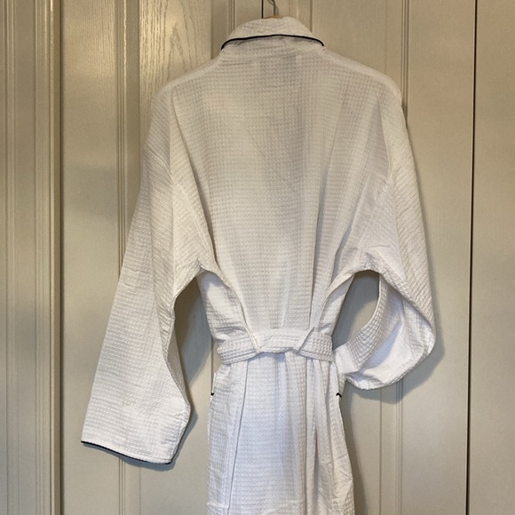 EUC Treasure Island white and navy full length bathrobe. One size. Unisex. - Picture 7 of 7